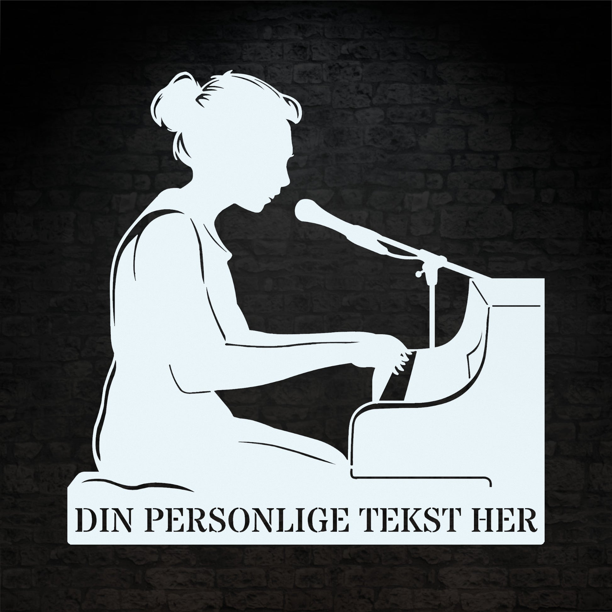 Personlig kvindelig pianist metal vægskilt i hvid med tekst. Unik musiker gaveidé