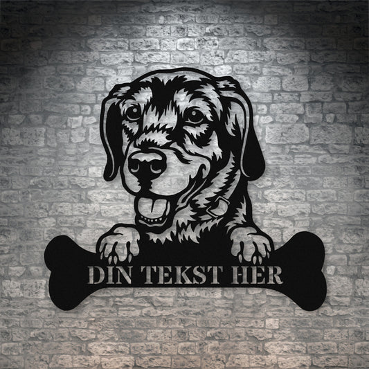 Personlig labrador retriever metalskilt i sort med personlig tekst. Hundeejer gaveidé