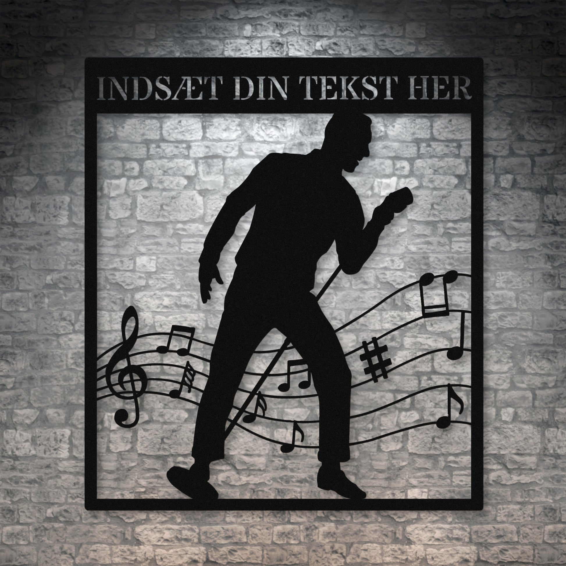 Personlig mandlig sanger vægskilt i sort med tekst. Unik gaveidé til musikeren