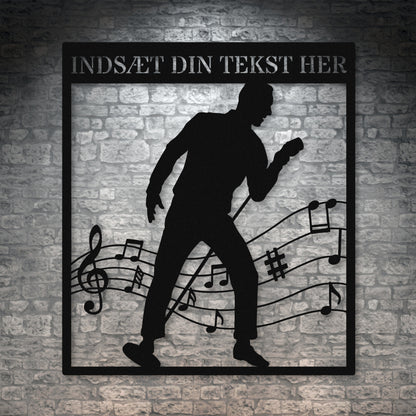 Personlig mandlig sanger vægskilt i sort med tekst. Unik gaveidé til musikeren