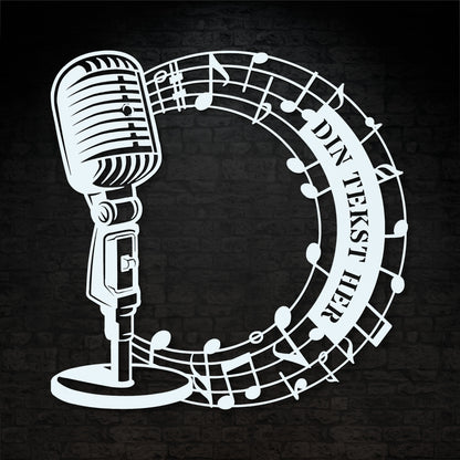 Personlig mikrofon metal vægskilt i hvid med tekst. Unik gaveidé til sangeren