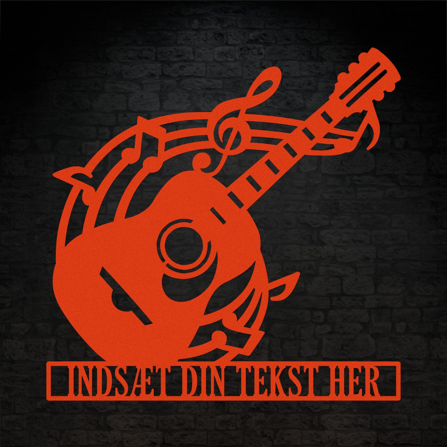Personlig orange guitarskilt i metal med tekst. Musikelsker navneskilt vægdekoration gaveidé
