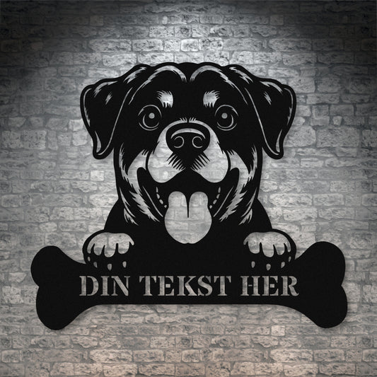 Personlig rottweiler metalskilt i sort med personlig tekst. Hundeejer navneskilt  gaveidé