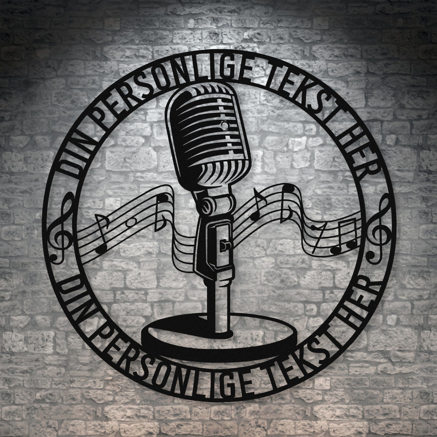 Personlig rund metal vægskilt i sort med tekst. Unik mikrofon gaveidé til sangeren