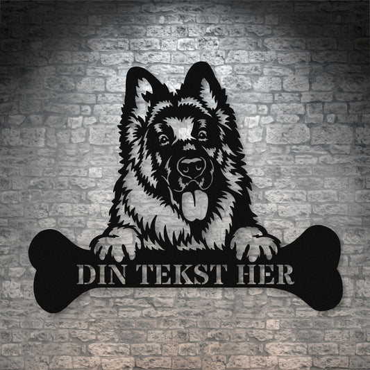 Personlig schæferhund metalskilt i sort med personlig tekst. Hundeejer gaveidé