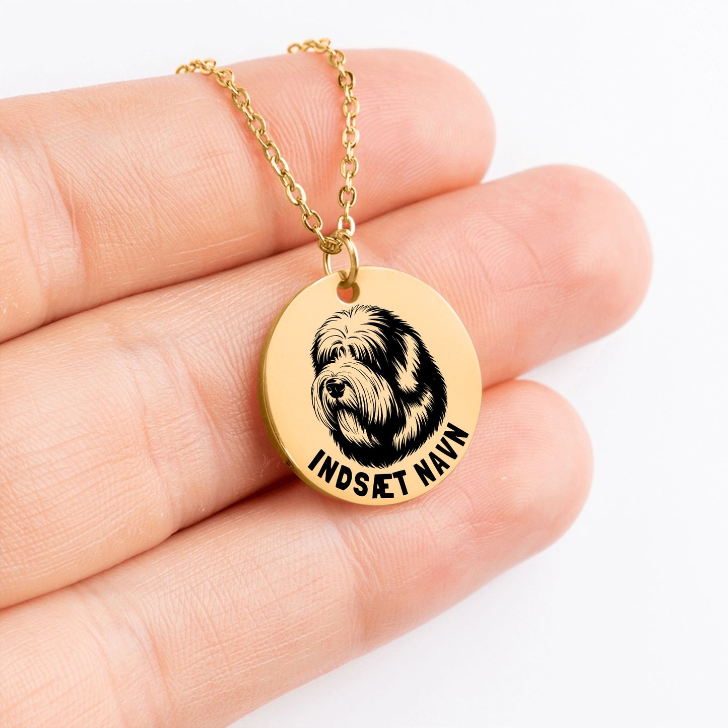 Smuk old English sheepdog guld halskæde i smykkeboks med personlig tekst. Leveres i gaveæske.