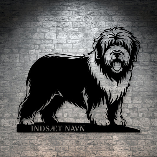 Stort Old English Sheepdog væg metalskilt med personlig navn. Unik Gaveide til hundeejeren
