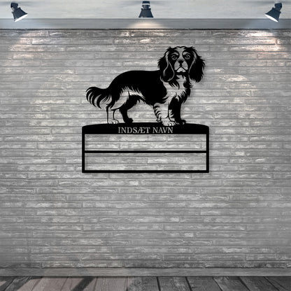 Stort laserskåret Cavalier King metalskilt med personlig navn til rosetter. Unik Gaveide til hundeejer..