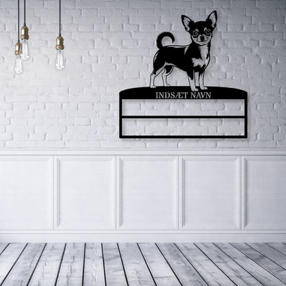 Stort laserskåret Chihuahua metalskilt med personlig navn til rosetter. Unik Gaveide til hundeejeren...