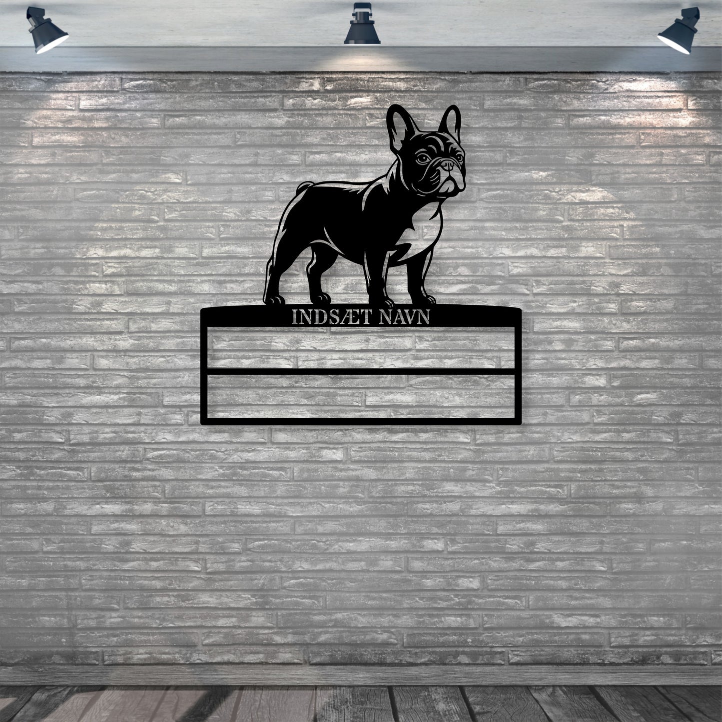 Stort laserskåret Fransk Bulldog metalskilt med personlig navn til rosetter. Unik Gaveide til hundeejer.