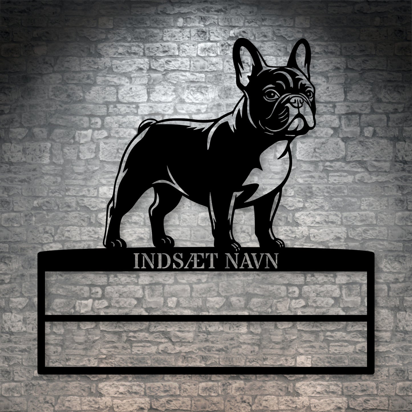 Stort laserskåret Fransk Bulldog metalskilt med personlig navn til rosetter. Unik Gaveide til hundeejer