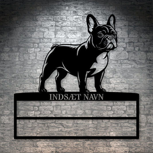 Stort laserskåret Fransk Bulldog metalskilt med personlig navn til rosetter. Unik Gaveide til hundeejer