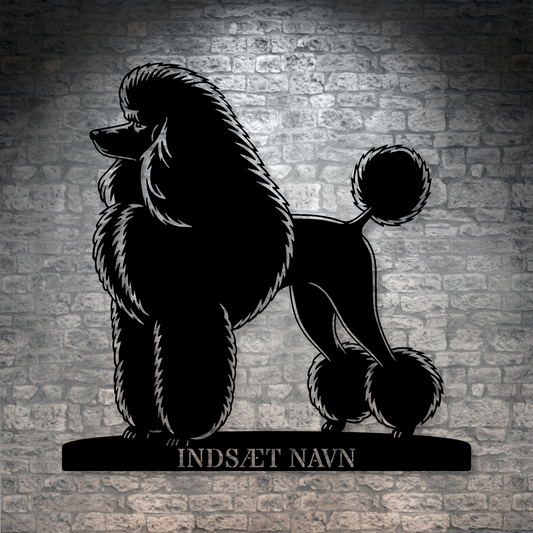 Stort puddelhund væg metalskilt med personlig navn. Unik Gaveide til hundeejeren