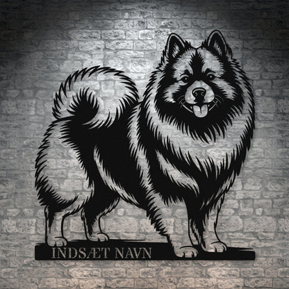 Stort sort Keeshond væg metalskilt  med personlig tekst. Unik Gaveide til hundeejer.