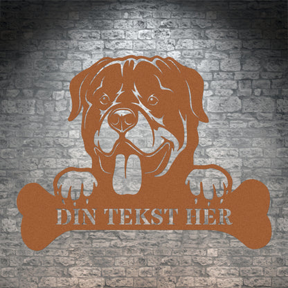 Unik rottweiler metalskilt i brun med personlig tekst. Hundeejer navneskilt gaveidé