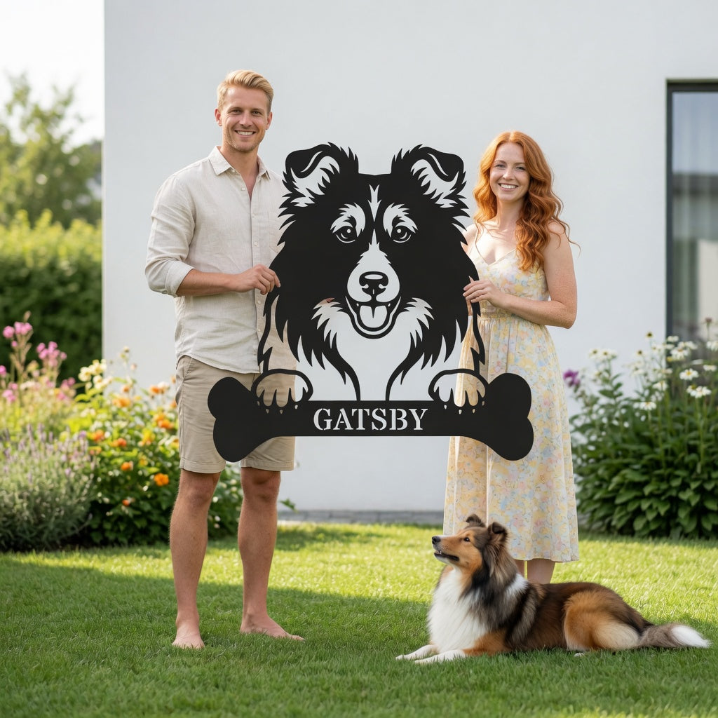 Sjov shetland sheepdog navneskilt med personlig tekst. Unik metalskilt til hundeejeren