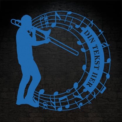 rund trombonist metal vægskilt i blå med personlig tekst. Unik gaveidé til muikeren
